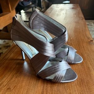 Nina size 8 dark grey heels